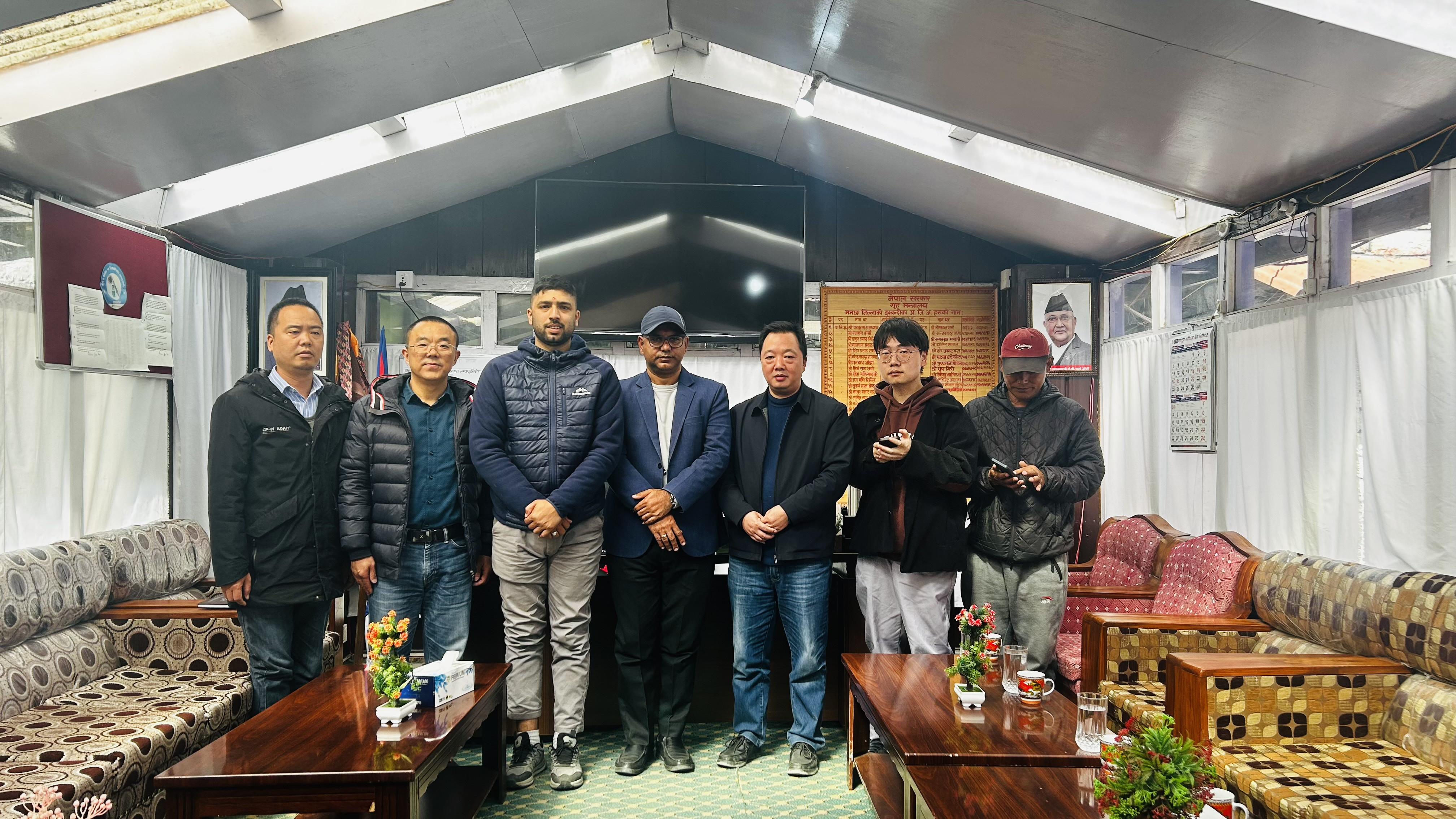 मनाङ मर्स्याङ्दी जलविद्युत आयोजना निर्माण कर्ता चिनियाँ टोलि र श्रीमान् प्रमुख जिल्ला अधिकारी बिच समन्वय बैठक